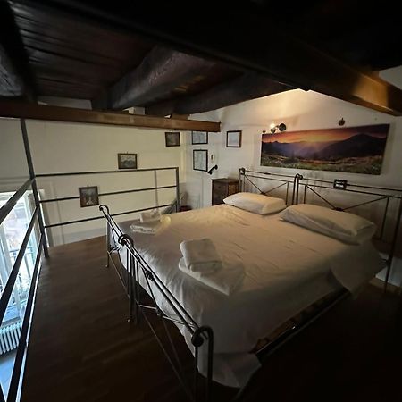 Casa Vacanza Trinita Napoli Bagian luar foto