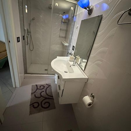 Casa Vacanza Trinita Napoli Bagian luar foto