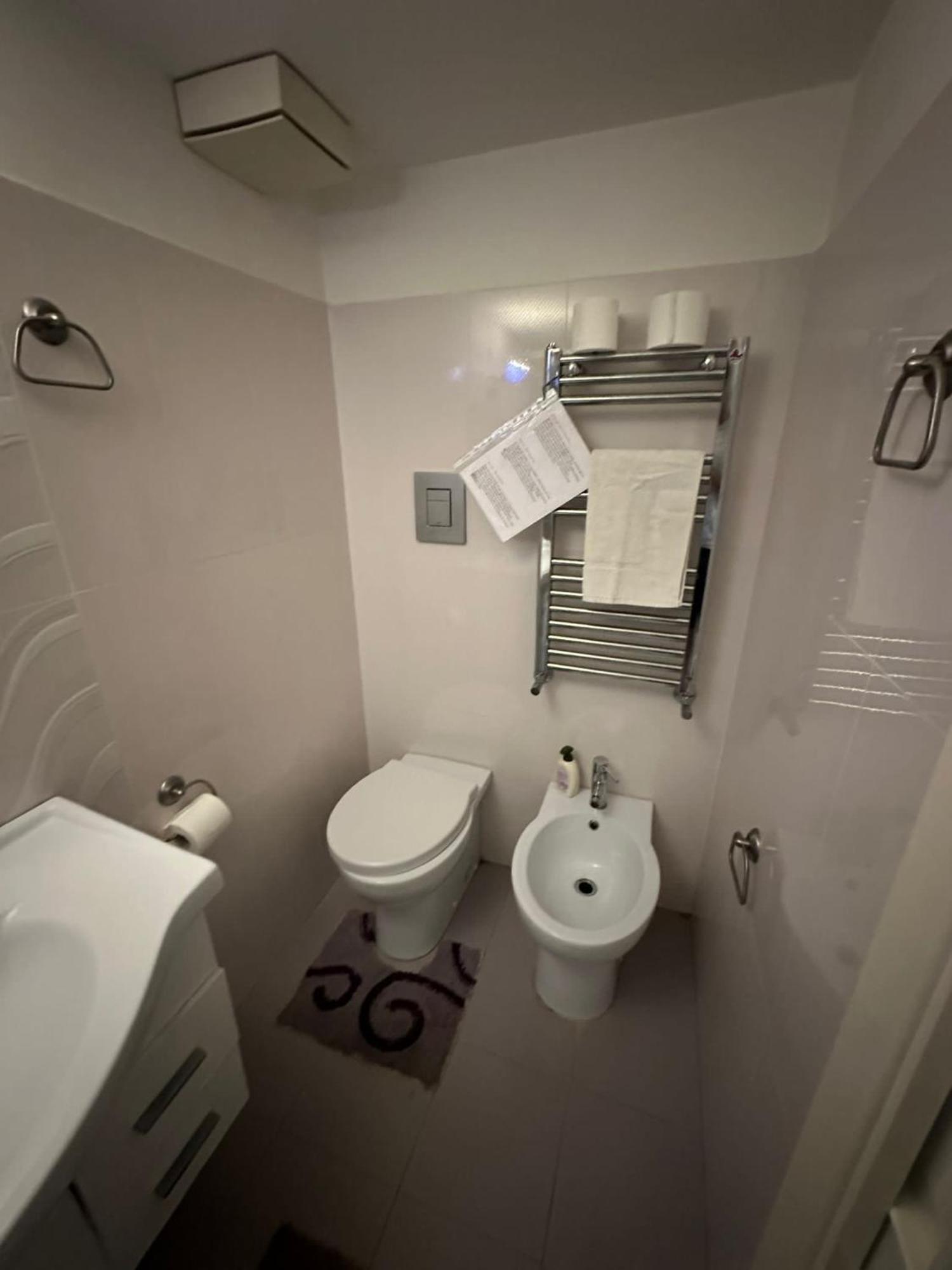 Casa Vacanza Trinita Napoli Bagian luar foto